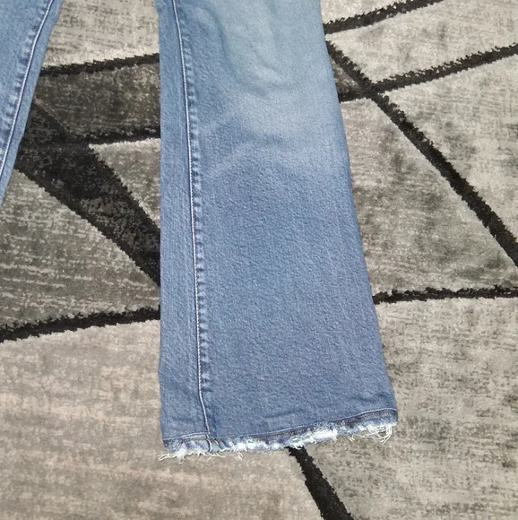 EUC Good American Size 6/28 Good Legs Mid Rise Flare Blue Jeans!! - Picture 11 of 16